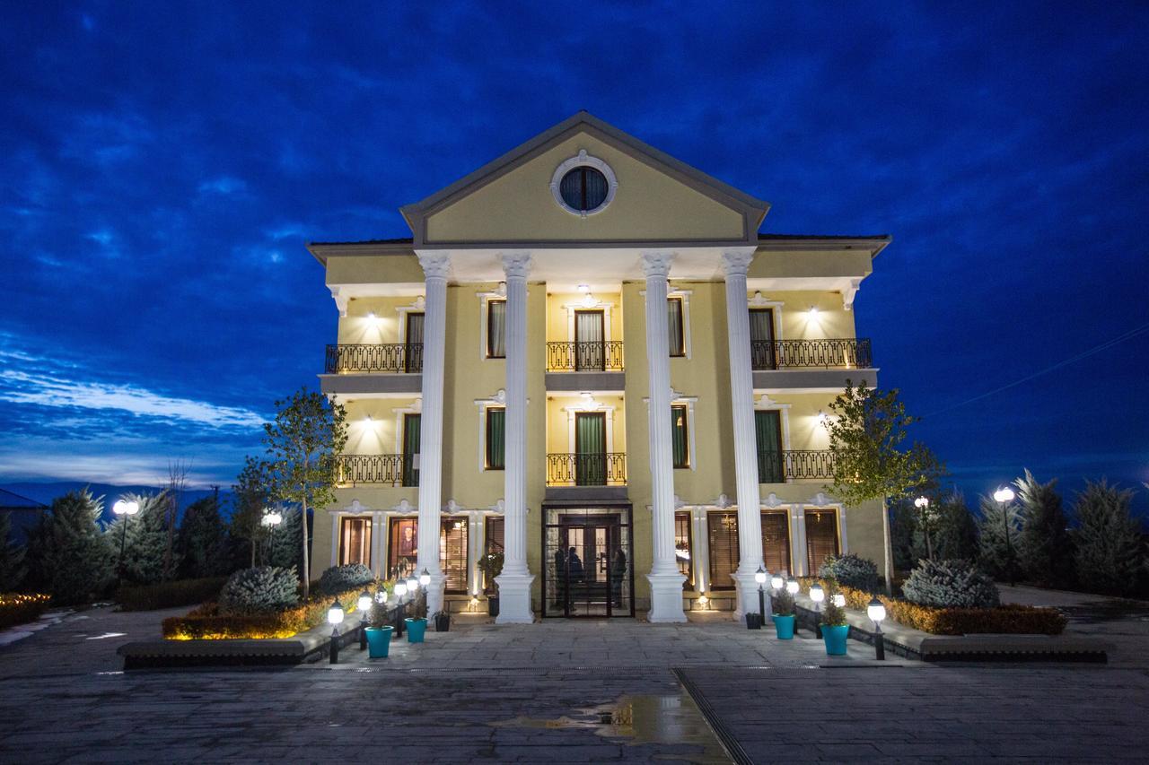 "L'Art De Vivre" Resort Korce Værelse billede
