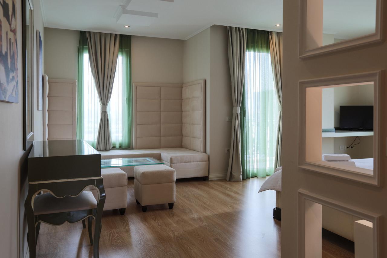 "L'Art De Vivre" Resort Korce Eksteriør billede