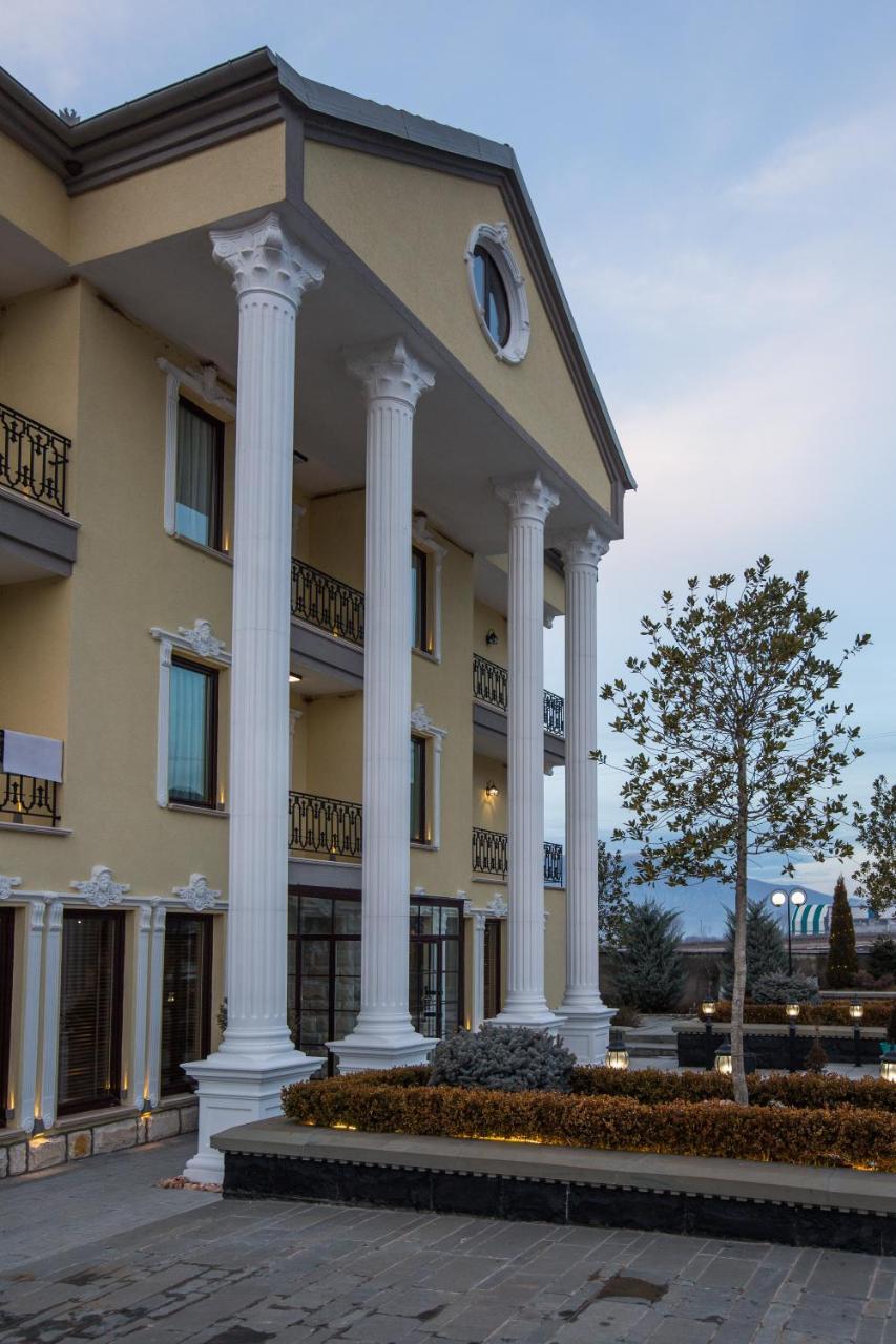 "L'Art De Vivre" Resort Korce Eksteriør billede